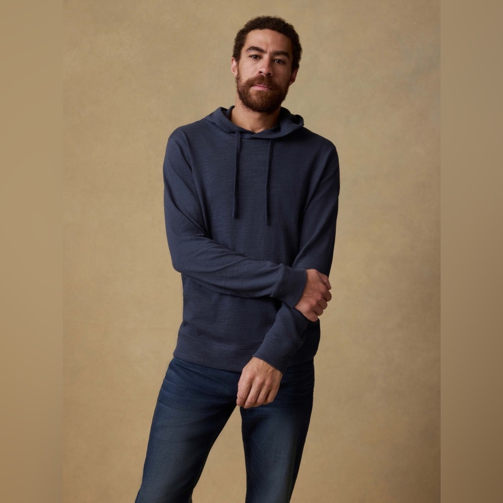 Faherty Mens Sunwashed Organic Cotton Hoodie in Blue Nights Size Medium